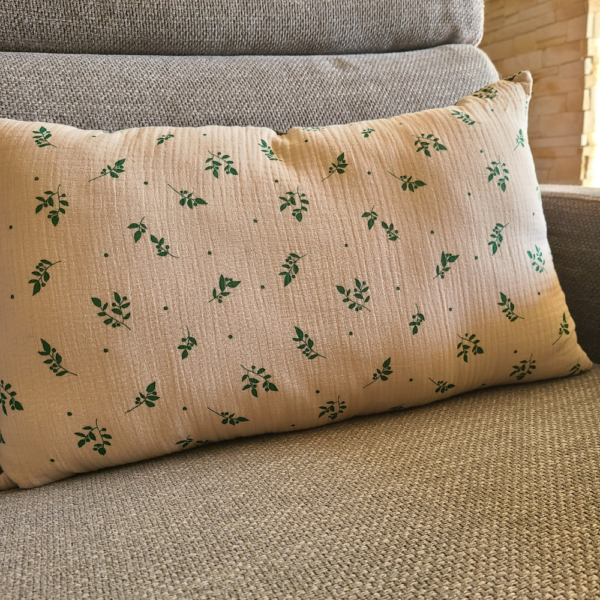 Dos du coussin, dos en double gaze de coton beige avec feuillages verts