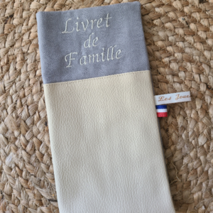 protège livret de famille en simili cuir beige et coton gris