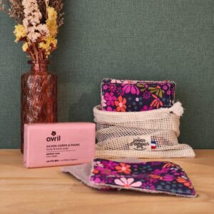 kit savon à la rose et lingettes fleurs violettes