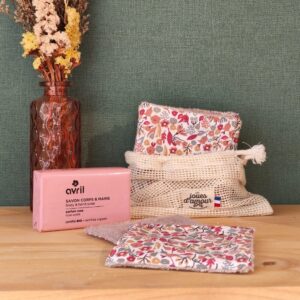 kit savon à la rose et lingettes fleuries