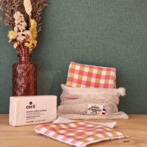 kit savon noix de coco et lingettes carreaux